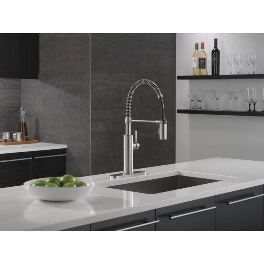 Antoni 1.8 GPM Single-Handle Pull-Down Pre-Rinse Kitchen Faucet with Magnetic Docking Spray Head